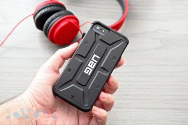 Apple pregăteşte iPhone cu ecran curbat